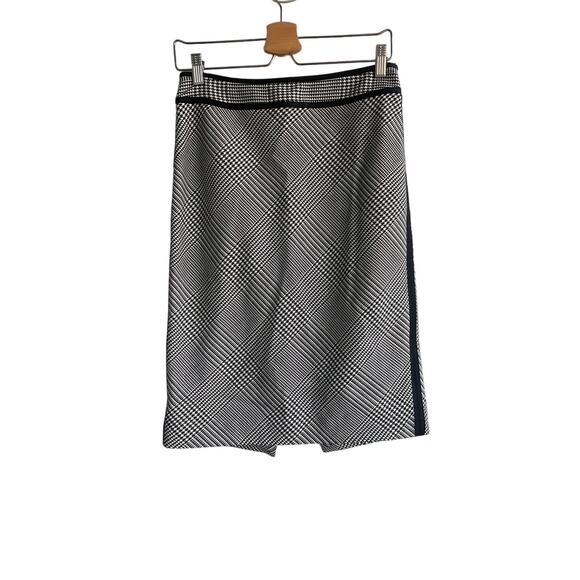 White House Black Market Dresses & Skirts - WHITE HOUSE BLACK MARKET whbm houndstooth striped pencil straight skirt